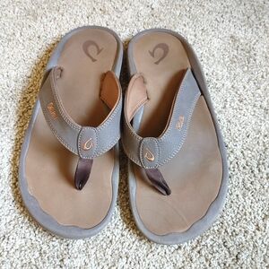 OluKai Brown and Gray Leather Thong Sandals